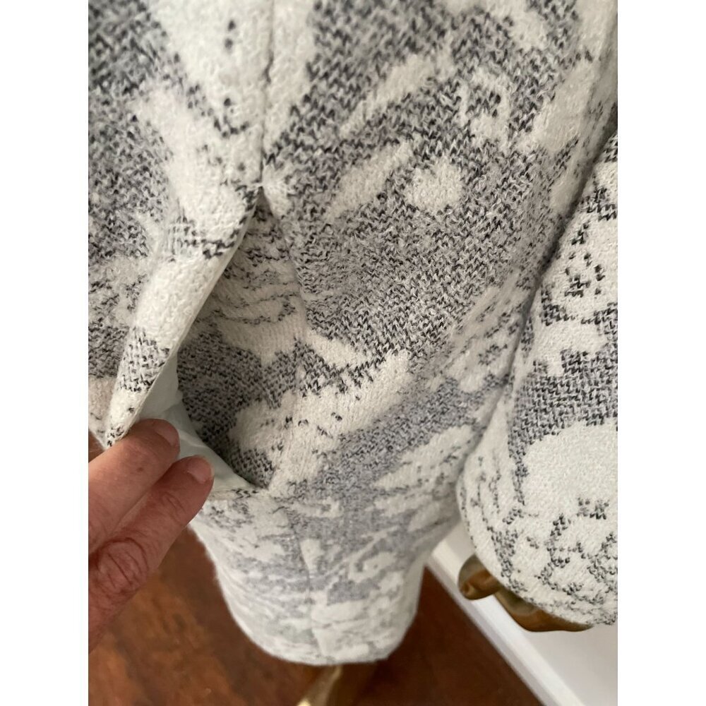 Nanette Lepore Elegant Women's Floral Knit Coat Size S Gray & White Viscose and - Picture 7 of 13